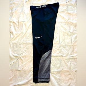 Women’s Nike Pro 3/4 tights.